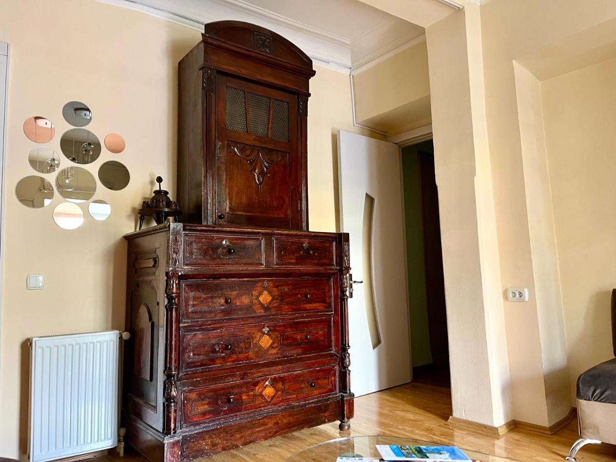 Apartment In Old Tbilisi Orbeliani Square Buitenkant foto