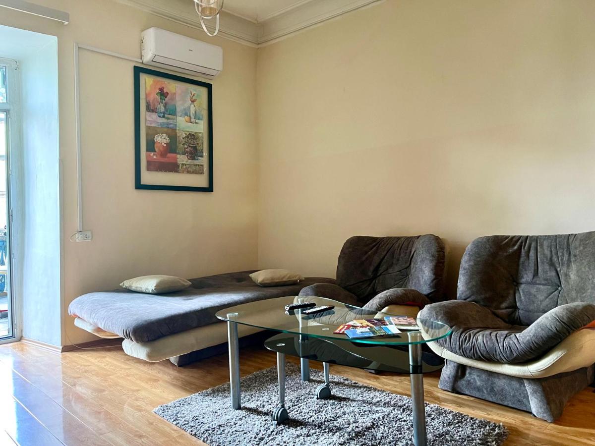 Apartment In Old Tbilisi Orbeliani Square Buitenkant foto