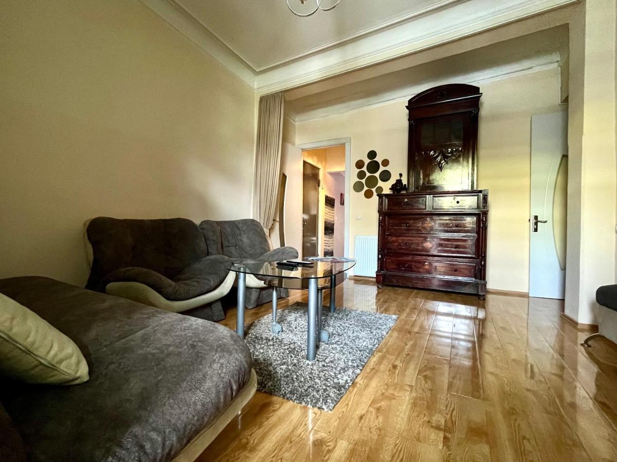 Apartment In Old Tbilisi Orbeliani Square Buitenkant foto