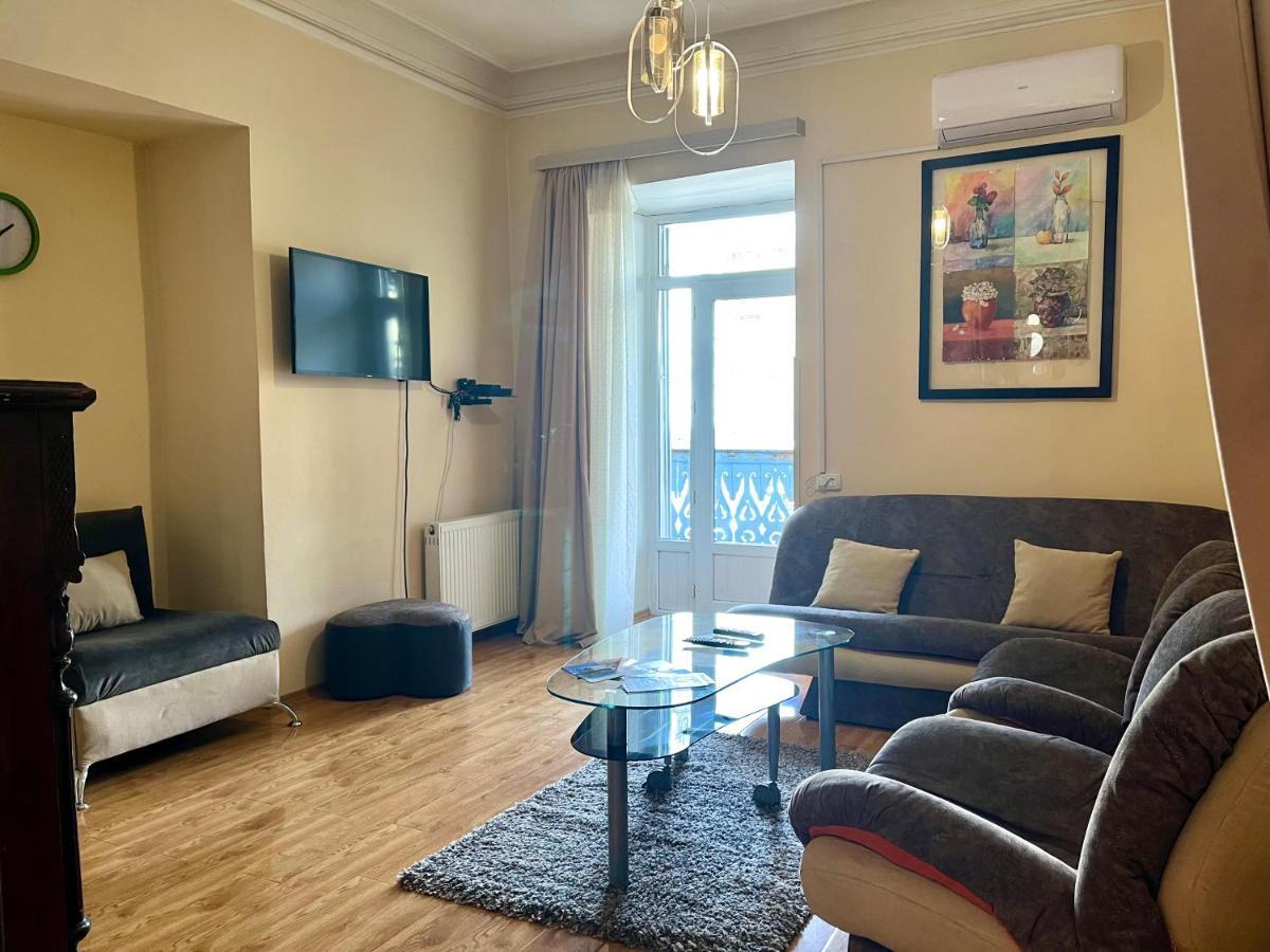 Apartment In Old Tbilisi Orbeliani Square Buitenkant foto