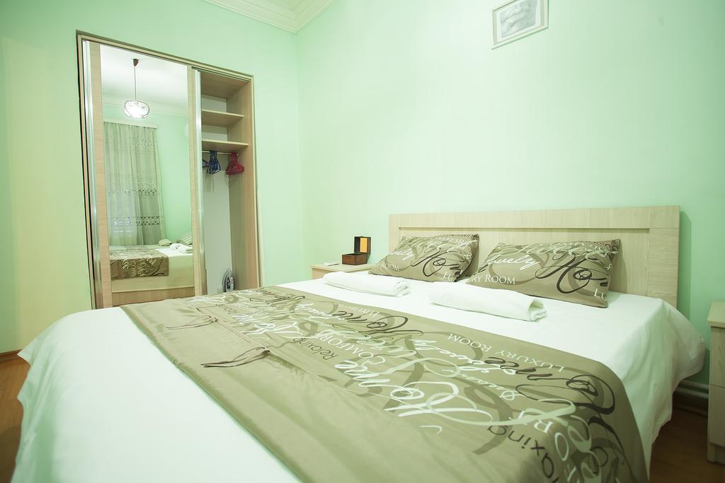 Apartment In Old Tbilisi Orbeliani Square Buitenkant foto